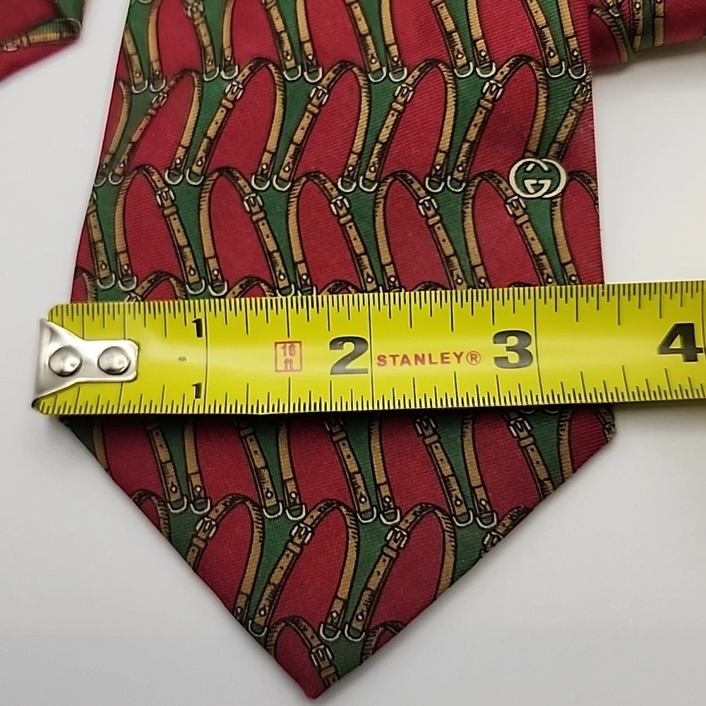 Authentic Gucci‎ Red and Green Patterned Tie With CoA